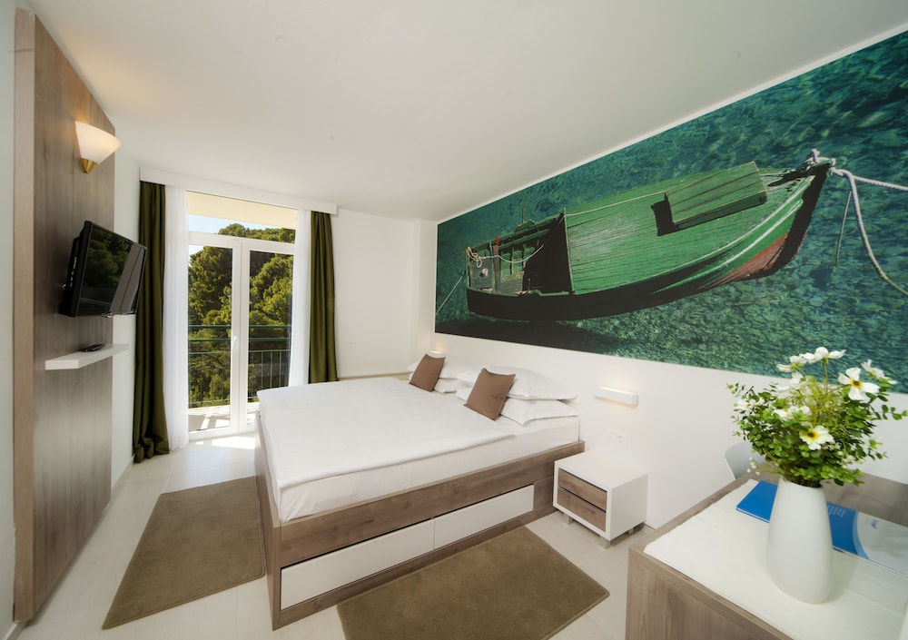 Bluesun Hotel Neptun — Hotel rooms in Tucepi, Split-Dalmatia