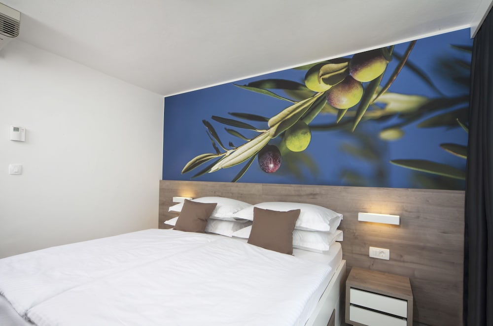 Bluesun Hotel Neptun — Hotel rooms in Tucepi, Split-Dalmatia