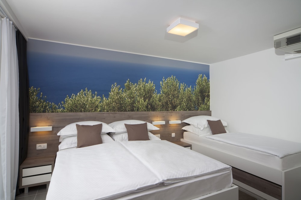 Bluesun Hotel Neptun — Hotel rooms in Tucepi, Split-Dalmatia