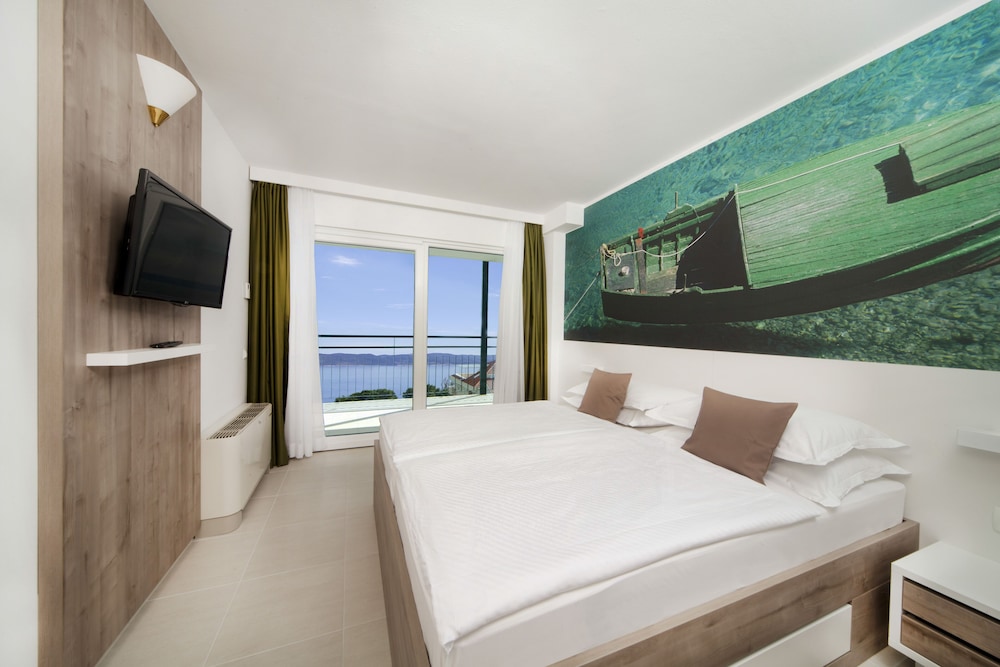 Bluesun Hotel Neptun — Hotel rooms in Tucepi, Split-Dalmatia