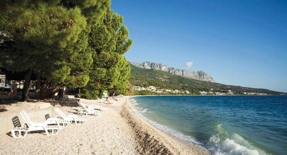 Bluesun Hotel Neptun — Beach in Tucepi, Split-Dalmatia