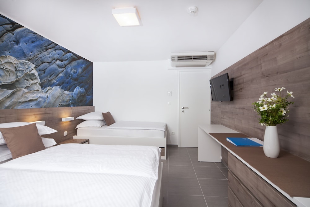 Bluesun Hotel Neptun — Hotel rooms in Tucepi, Split-Dalmatia