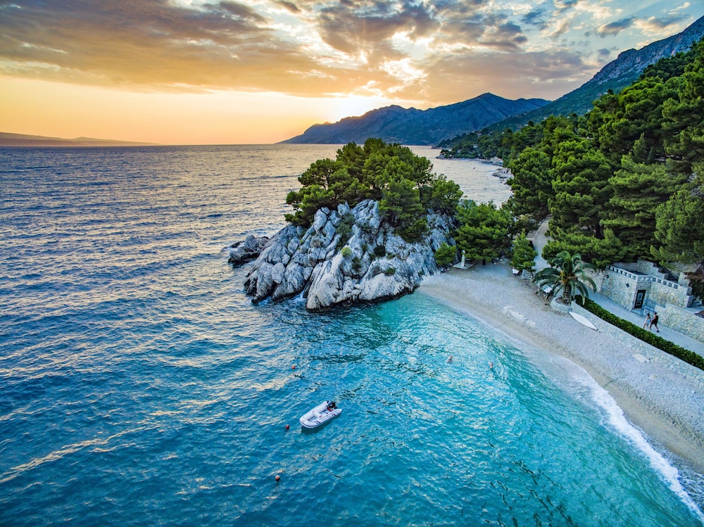 Bluesun Hotel Soline — Beach in Brela, Split-Dalmatia