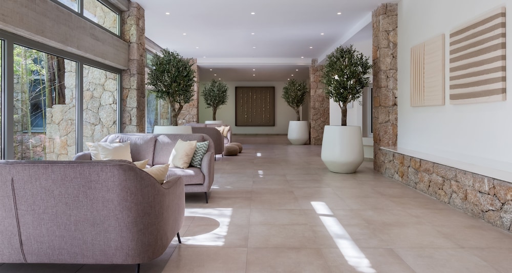 Bluesun Hotel Soline — Hotel building in Brela, Split-Dalmatia