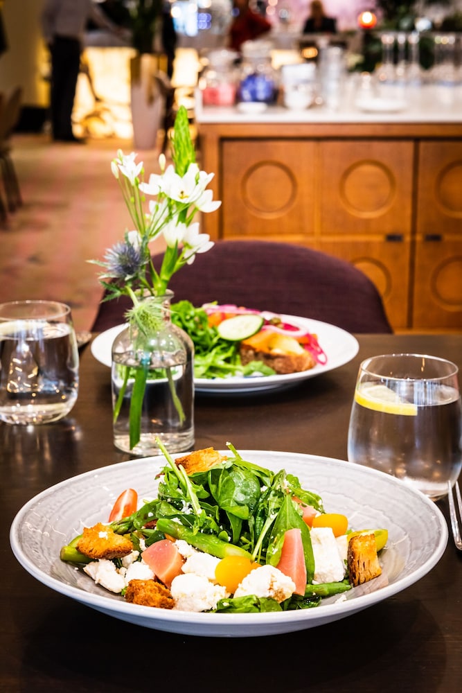 Hotel Amsterdam De Roode Leeuw — Restaurant & bars in Amsterdam, North Netherlands