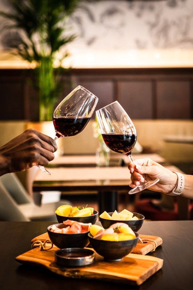 Hotel Amsterdam De Roode Leeuw — Restaurant & bars in Amsterdam, North Netherlands