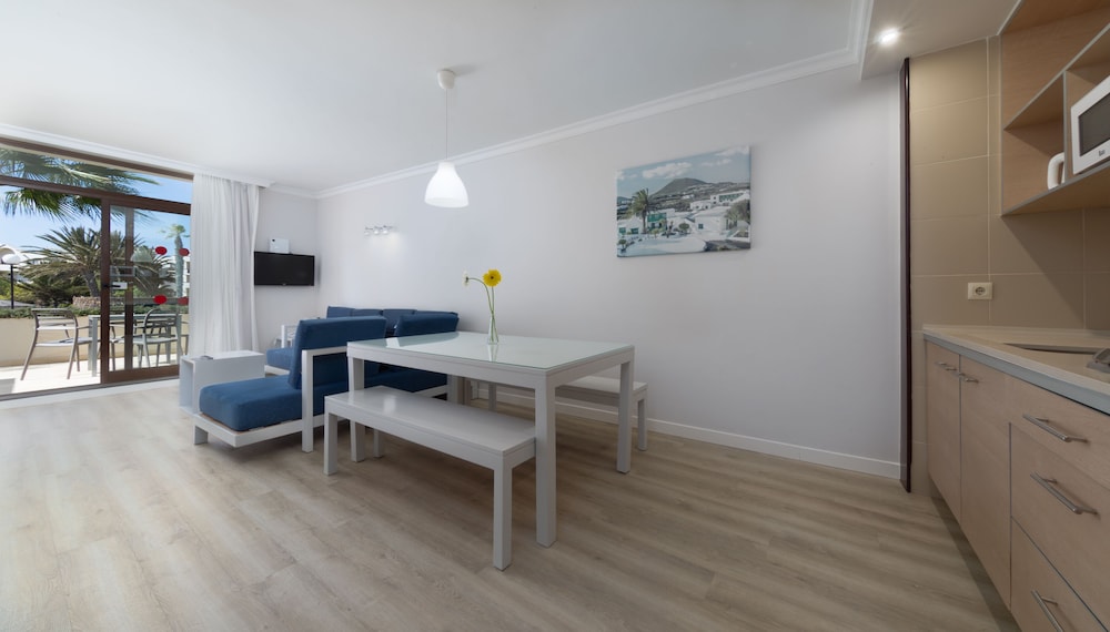 Los Zocos Impressive Lanzarote — Hotel rooms in Costa Teguise, Canary Islands