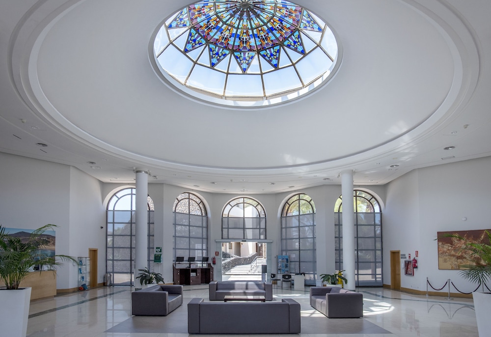 Los Zocos Impressive Lanzarote — Hotel building in Costa Teguise, Canary Islands