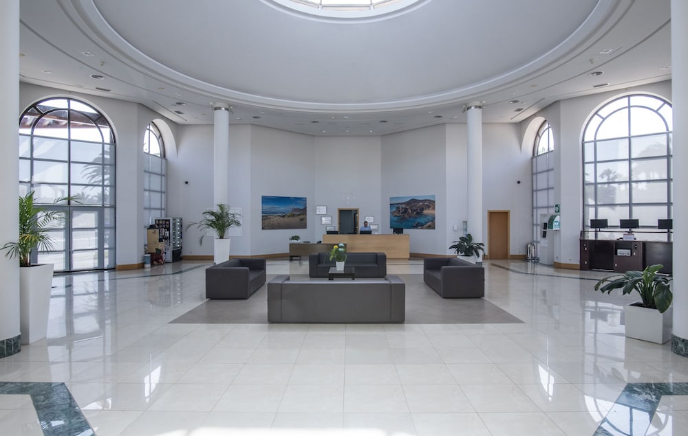 Los Zocos Impressive Lanzarote — Hotel building in Costa Teguise, Canary Islands