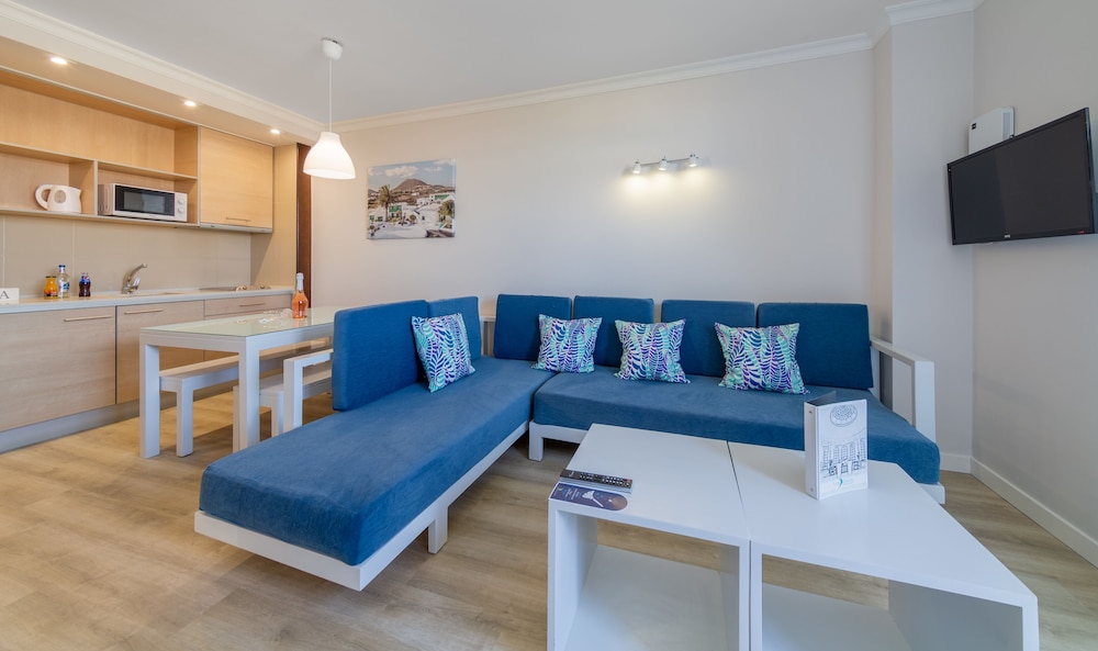 Los Zocos Impressive Lanzarote — Hotel rooms in Costa Teguise, Canary Islands