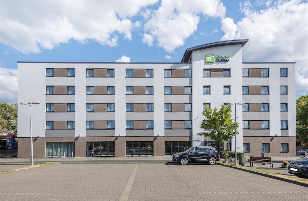 Holiday Inn Express Köln-Mülheim by IHG — Hotel building in Cologne, North Rhine-Westphalia