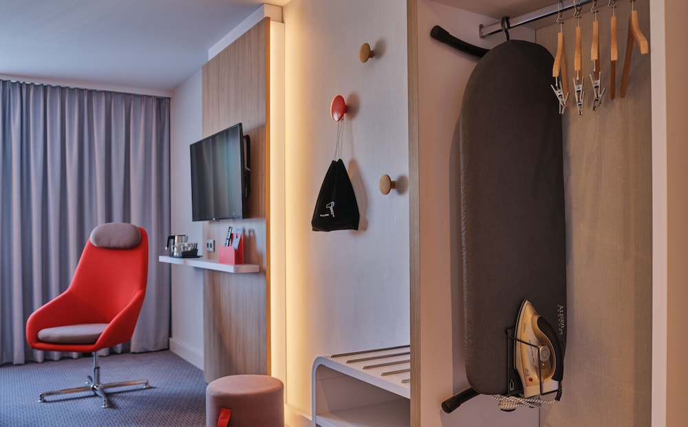 Holiday Inn Express Köln-Mülheim by IHG — Hotel rooms in Cologne, North Rhine-Westphalia