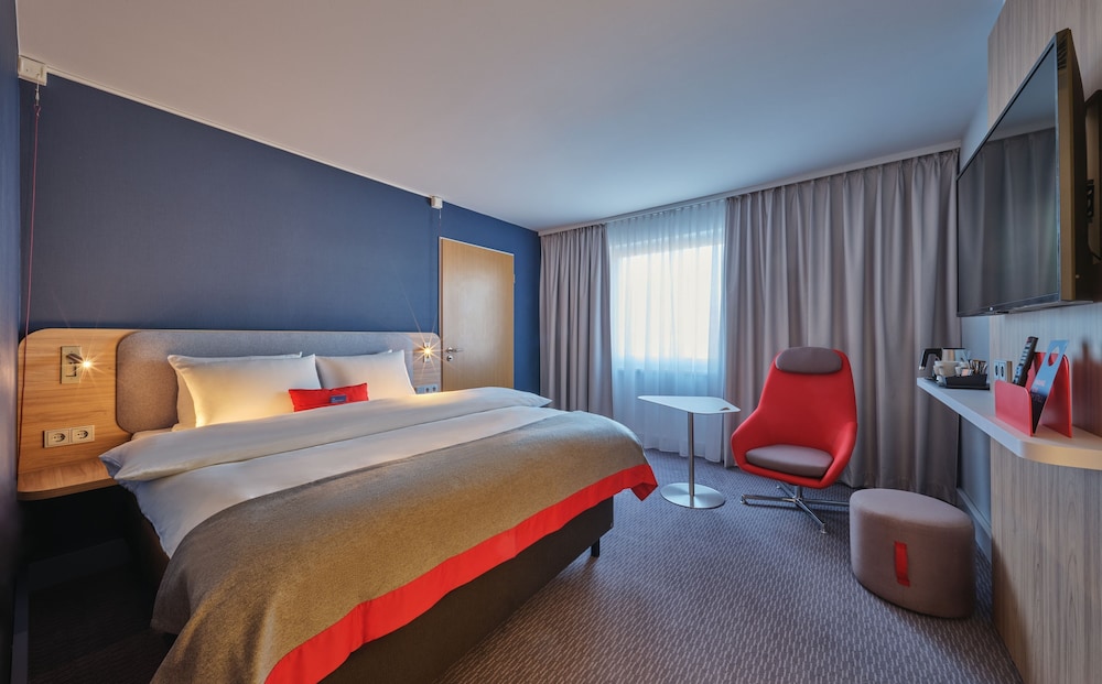 Holiday Inn Express Köln-Mülheim by IHG — Hotel rooms in Cologne, North Rhine-Westphalia