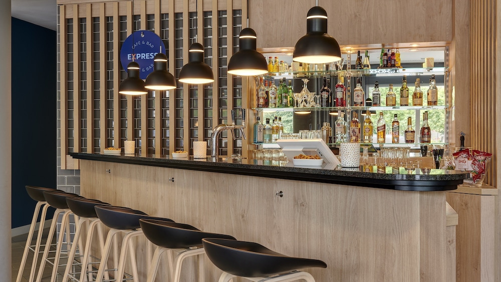 Holiday Inn Express Köln-Mülheim by IHG — Restaurant & bars in Cologne, North Rhine-Westphalia