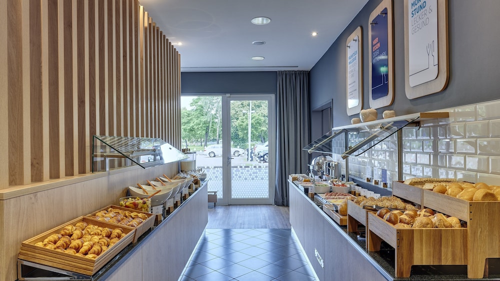 Holiday Inn Express Köln-Mülheim by IHG — Restaurant & bars in Cologne, North Rhine-Westphalia