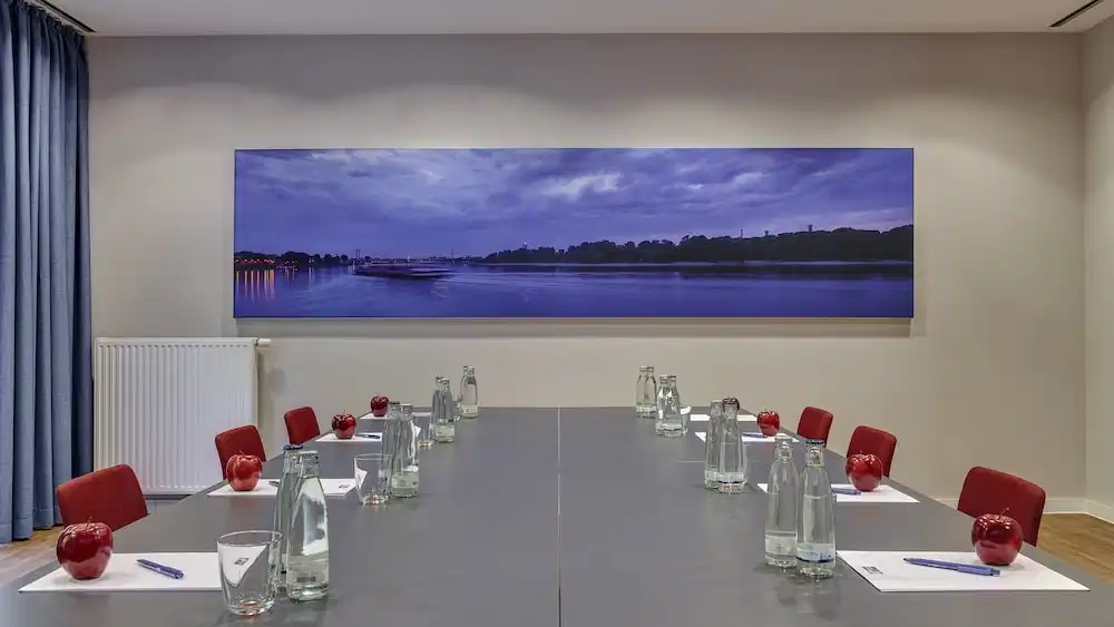 Holiday Inn Express Köln-Mülheim by IHG — Hotel building in Cologne, North Rhine-Westphalia