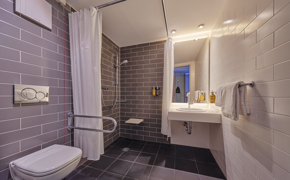 Holiday Inn Express Köln-Mülheim by IHG — Hotel rooms in Cologne, North Rhine-Westphalia