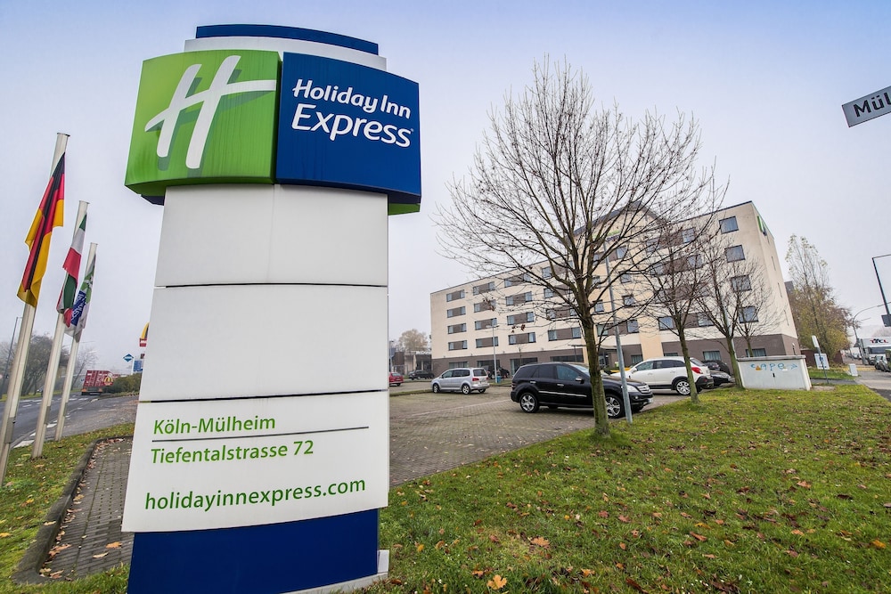 Holiday Inn Express Köln-Mülheim by IHG — Hotel building in Cologne, North Rhine-Westphalia