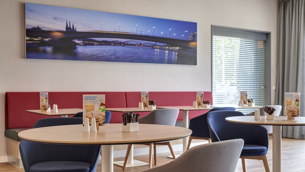 Holiday Inn Express Köln-Mülheim by IHG — Restaurant & bars in Cologne, North Rhine-Westphalia