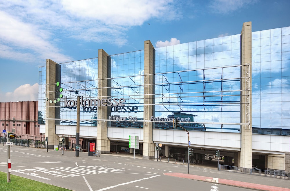 Holiday Inn Express Köln-Mülheim by IHG — Hotel building in Cologne, North Rhine-Westphalia