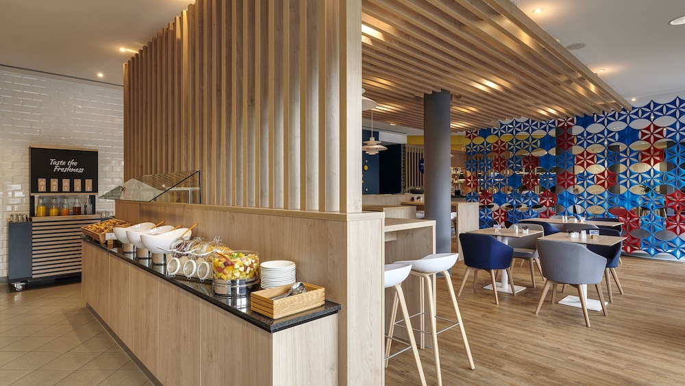 Holiday Inn Express Köln-Mülheim by IHG — Restaurant & bars in Cologne, North Rhine-Westphalia