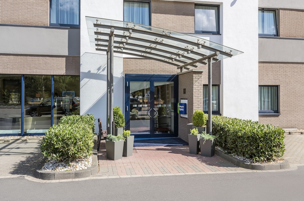 Holiday Inn Express Köln-Mülheim by IHG — Hotel building in Cologne, North Rhine-Westphalia