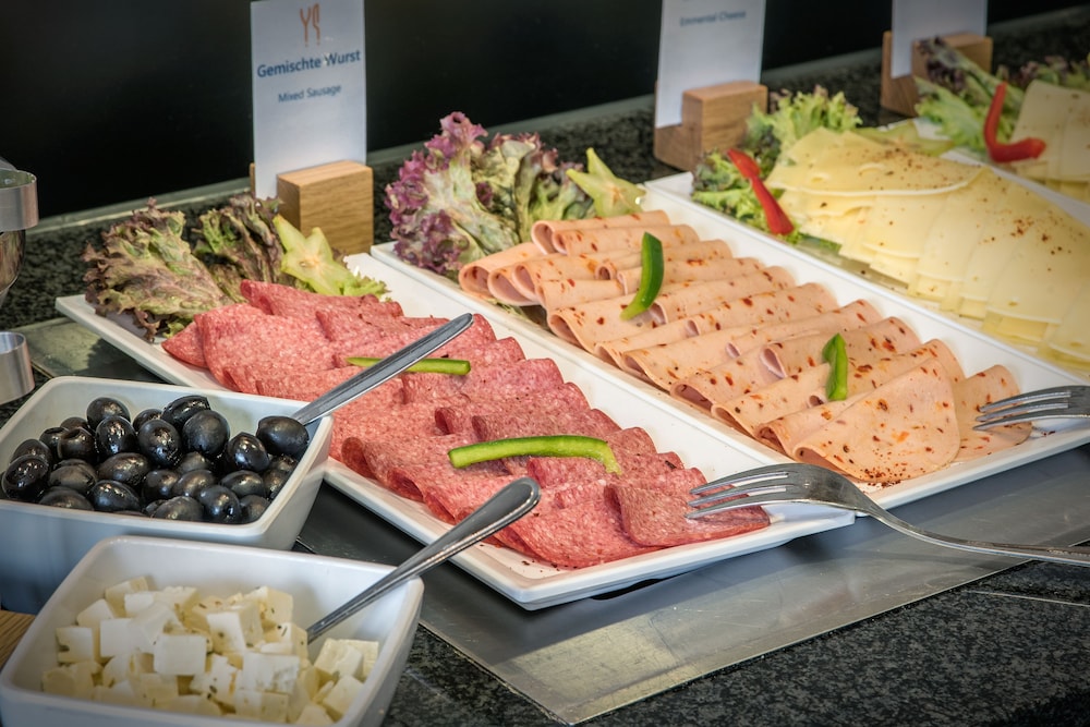 Holiday Inn Express Köln-Mülheim by IHG — Restaurant & bars in Cologne, North Rhine-Westphalia