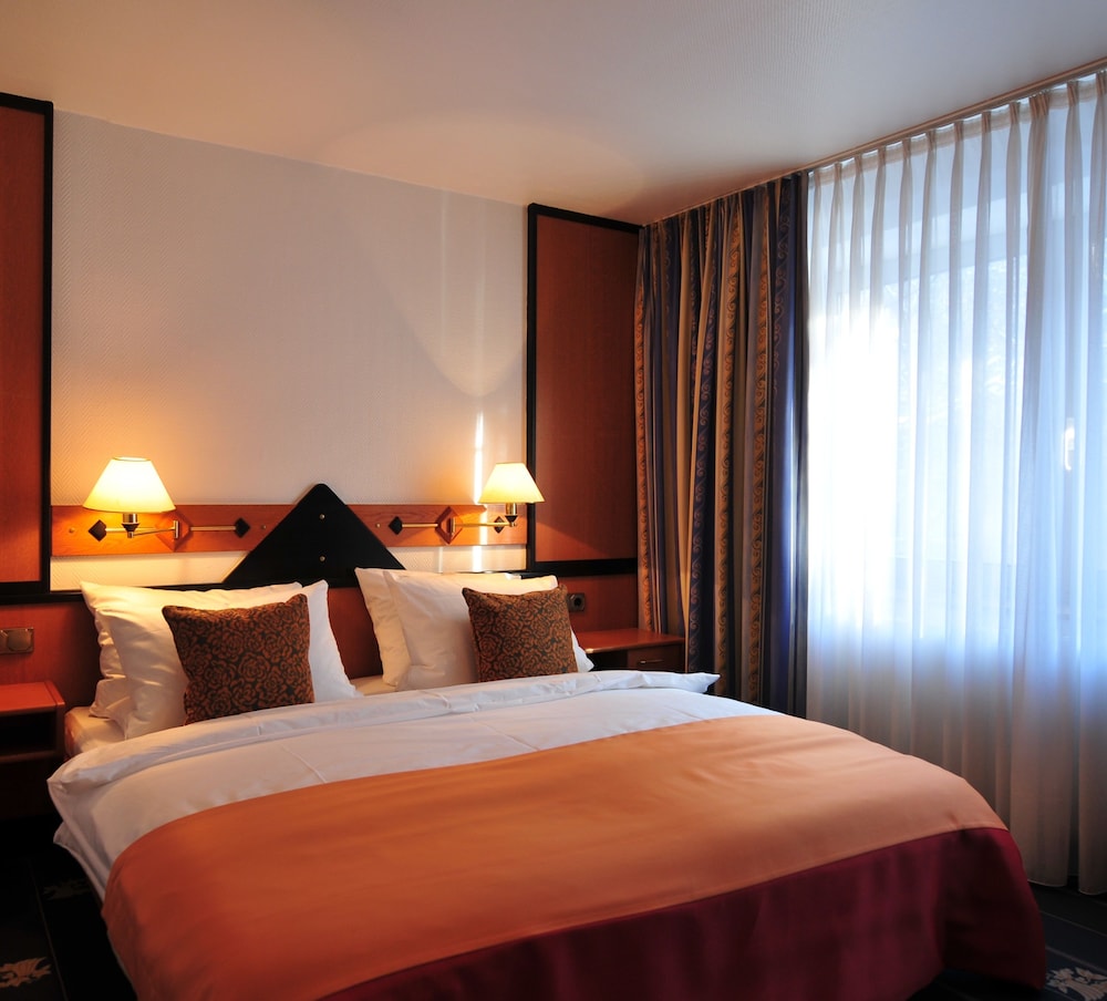 Flandrischer Hof — Hotel rooms in Cologne, North Rhine-Westphalia