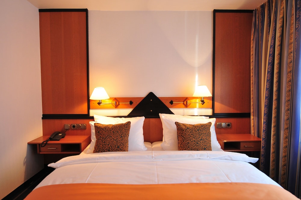 Flandrischer Hof — Hotel rooms in Cologne, North Rhine-Westphalia