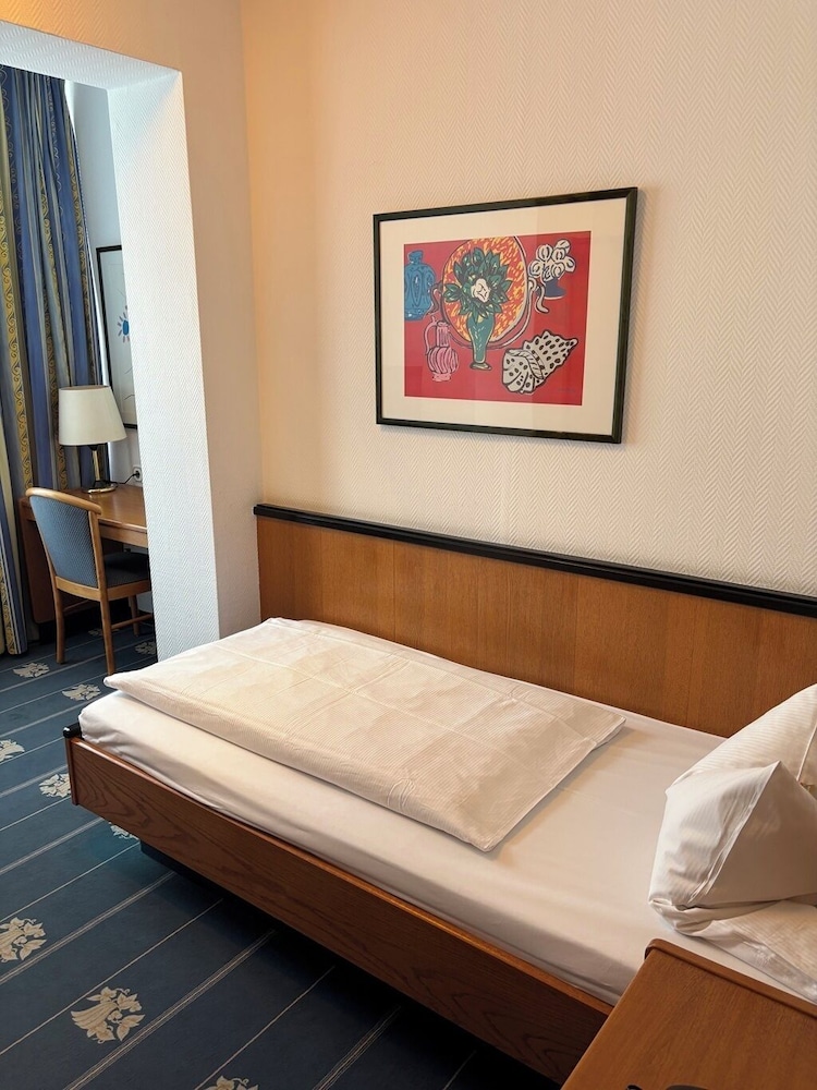 Flandrischer Hof — Hotel rooms in Cologne, North Rhine-Westphalia