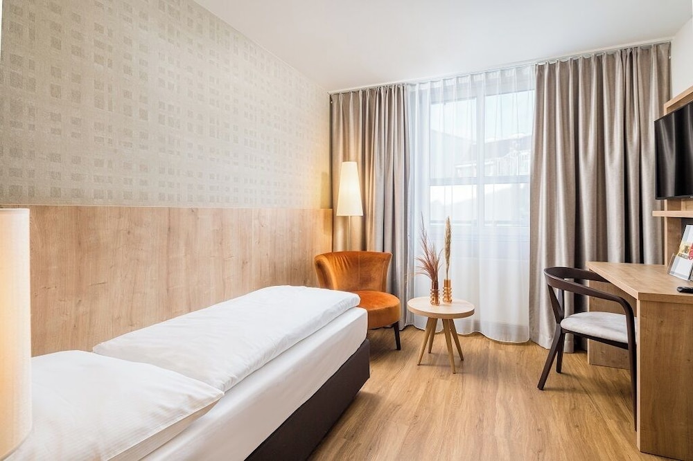 Flandrischer Hof — Hotel rooms in Cologne, North Rhine-Westphalia
