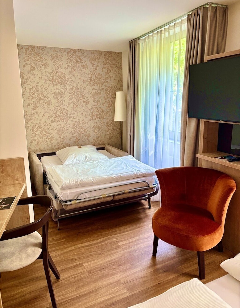 Flandrischer Hof — Hotel rooms in Cologne, North Rhine-Westphalia