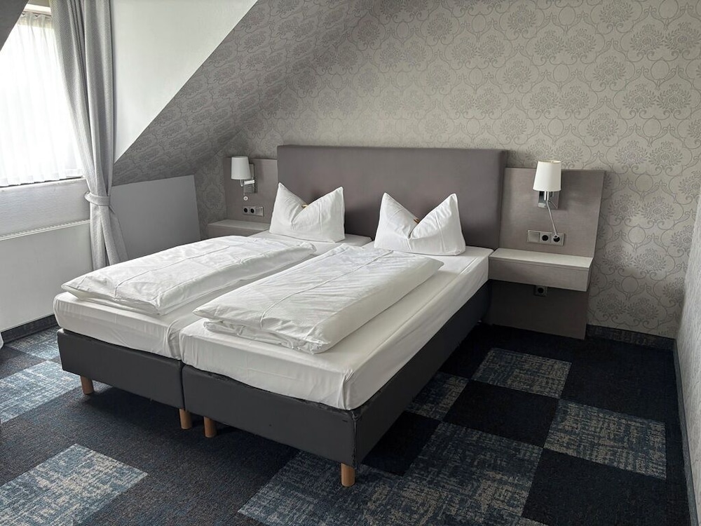 Flandrischer Hof — Hotel rooms in Cologne, North Rhine-Westphalia