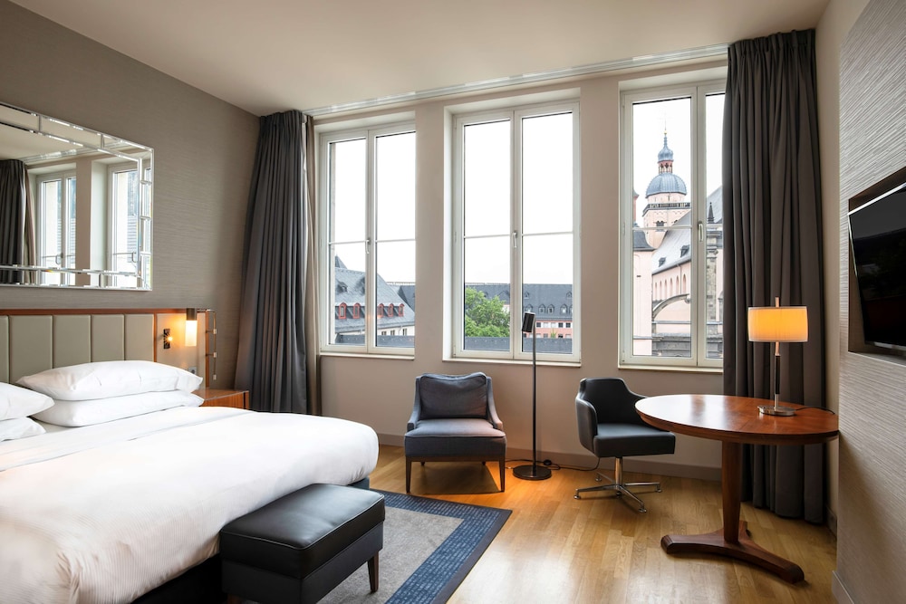Hilton Cologne — Hotel rooms in Cologne, North Rhine-Westphalia