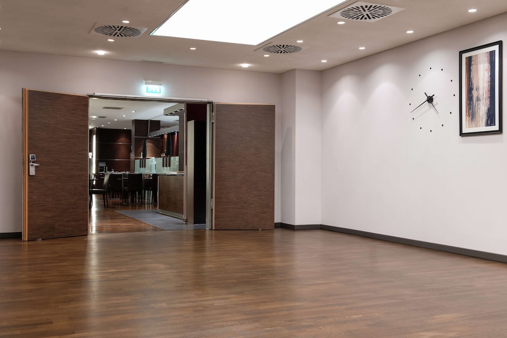 Hilton Cologne — Restaurant & bars in Cologne, North Rhine-Westphalia