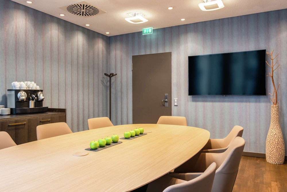 Hilton Cologne — Hotel building in Cologne, North Rhine-Westphalia