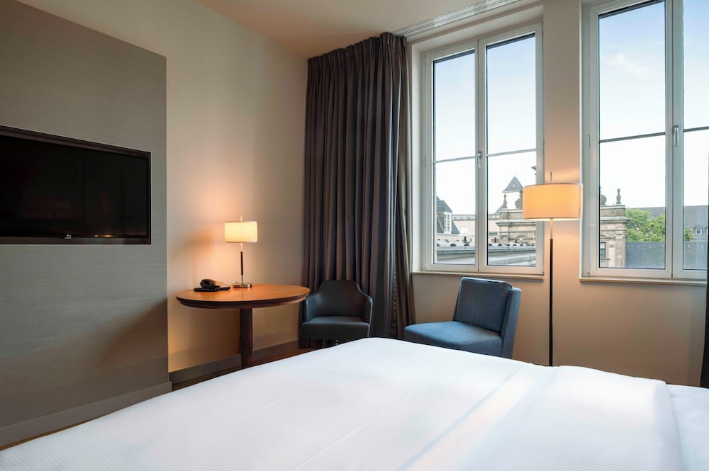 Hilton Cologne — Hotel rooms in Cologne, North Rhine-Westphalia