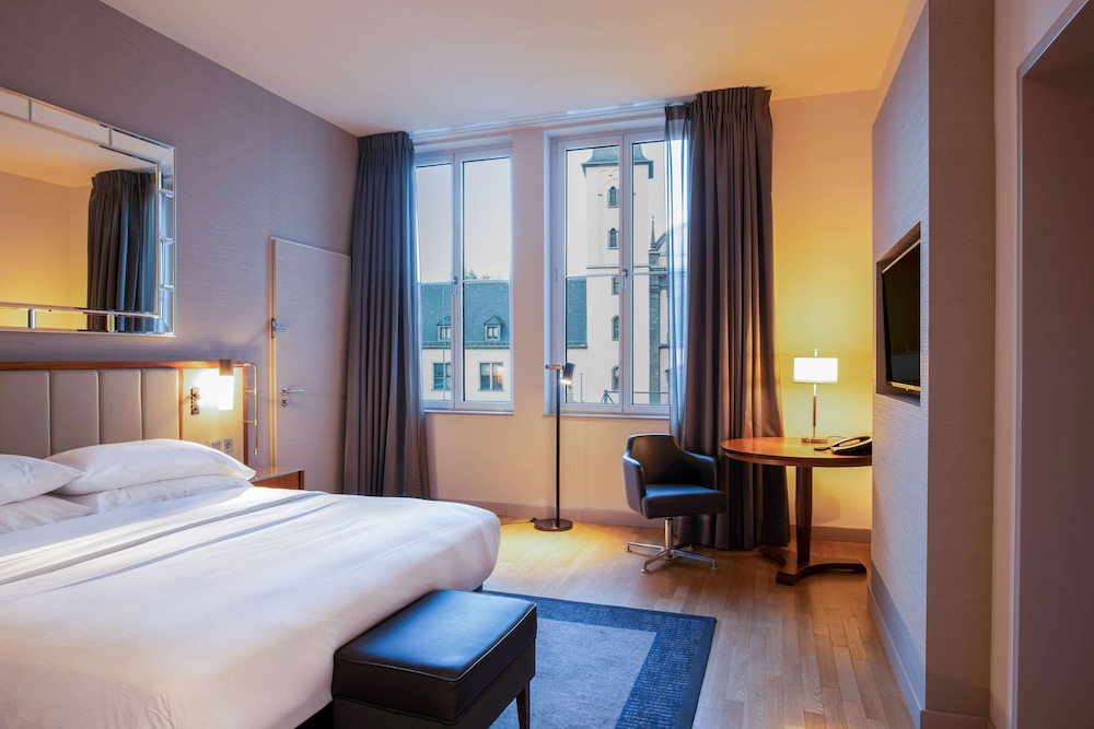 Hilton Cologne — Hotel rooms in Cologne, North Rhine-Westphalia