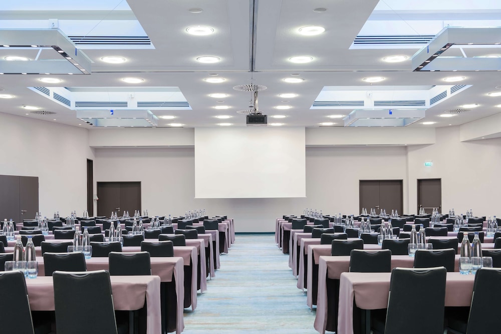 Hilton Cologne — Hotel building in Cologne, North Rhine-Westphalia