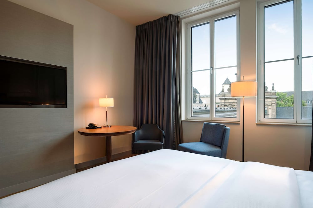 Hilton Cologne — Hotel rooms in Cologne, North Rhine-Westphalia