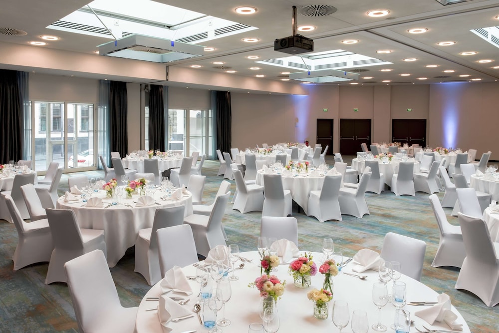 Hilton Cologne — Hotel building in Cologne, North Rhine-Westphalia