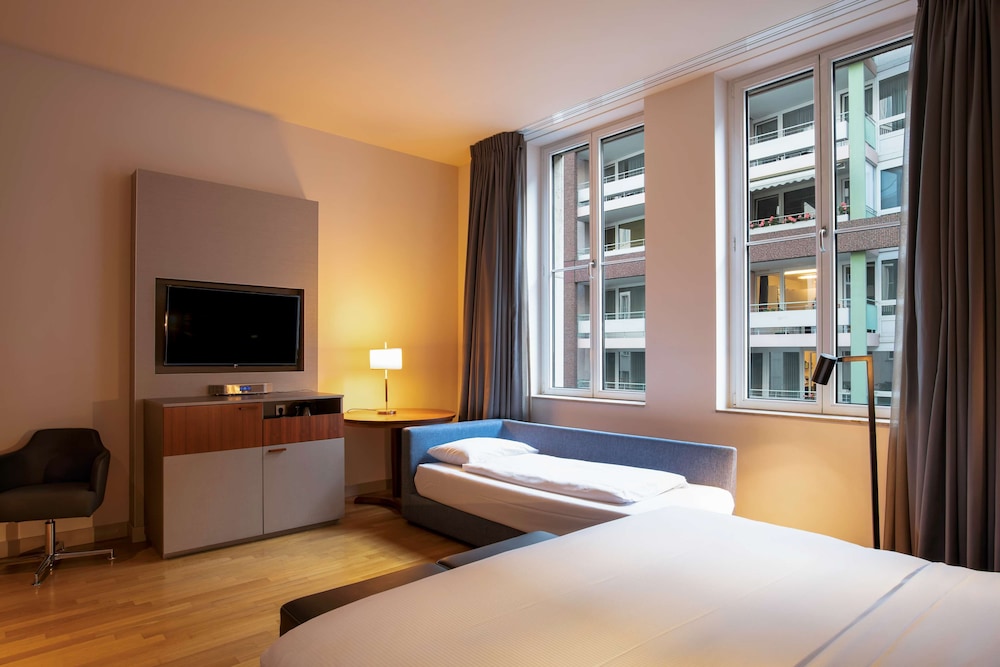 Hilton Cologne — Hotel rooms in Cologne, North Rhine-Westphalia