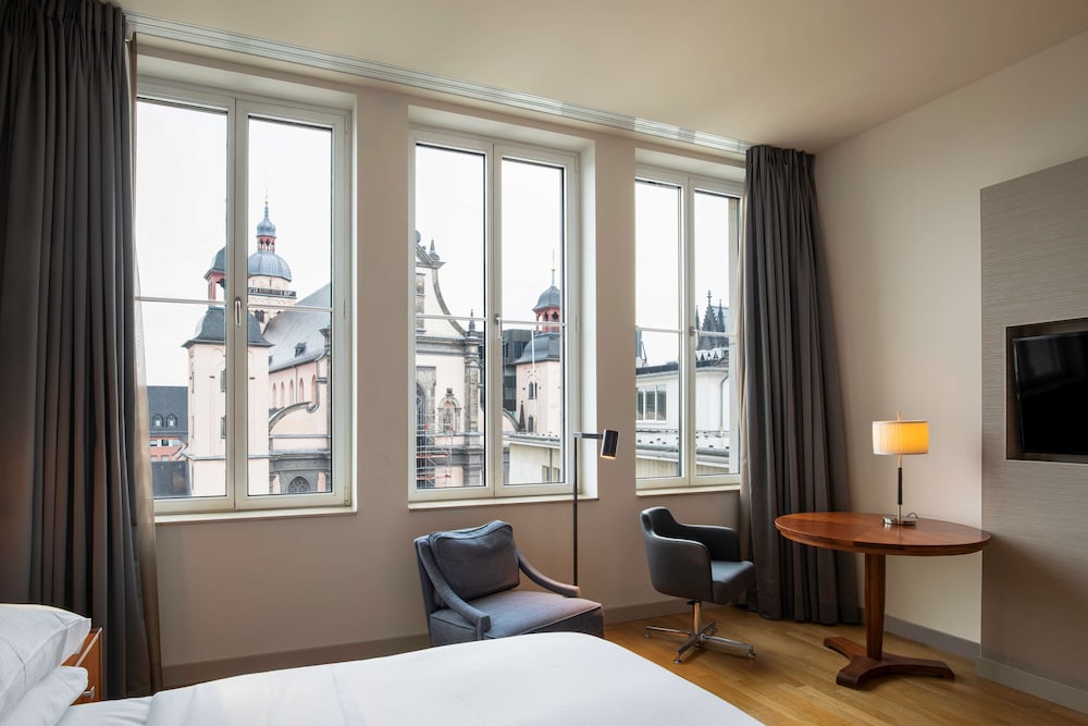 Hilton Cologne — Hotel rooms in Cologne, North Rhine-Westphalia