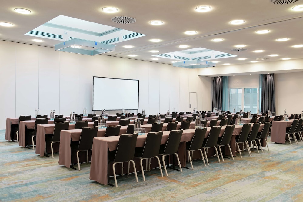 Hilton Cologne — Hotel building in Cologne, North Rhine-Westphalia