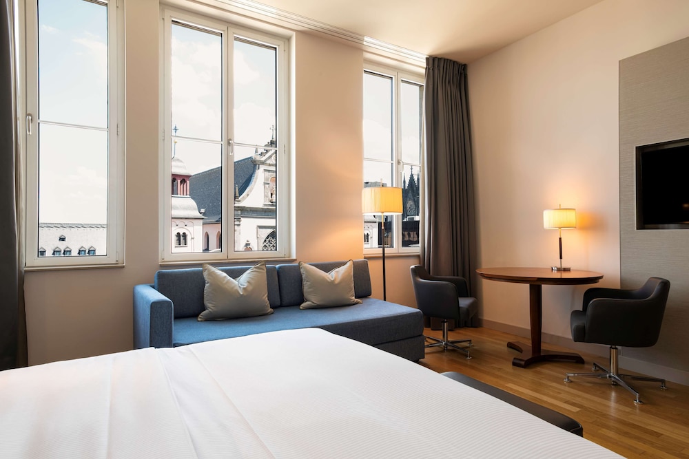 Hilton Cologne — Hotel rooms in Cologne, North Rhine-Westphalia