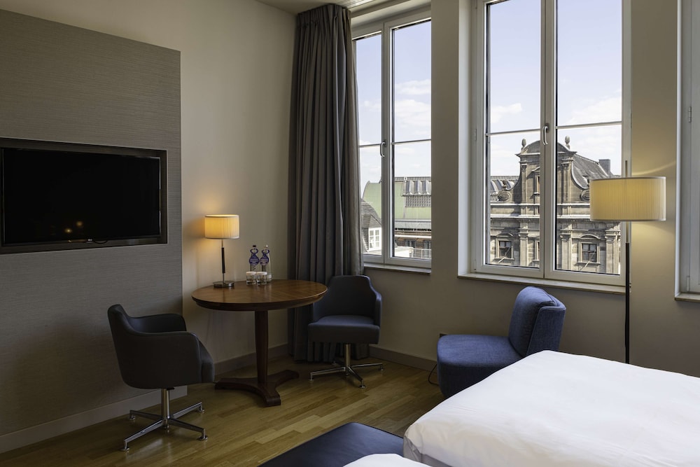 Hilton Cologne — Hotel rooms in Cologne, North Rhine-Westphalia