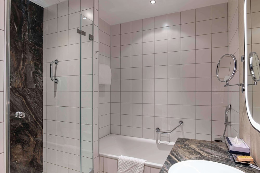 Hilton Cologne — Hotel rooms in Cologne, North Rhine-Westphalia