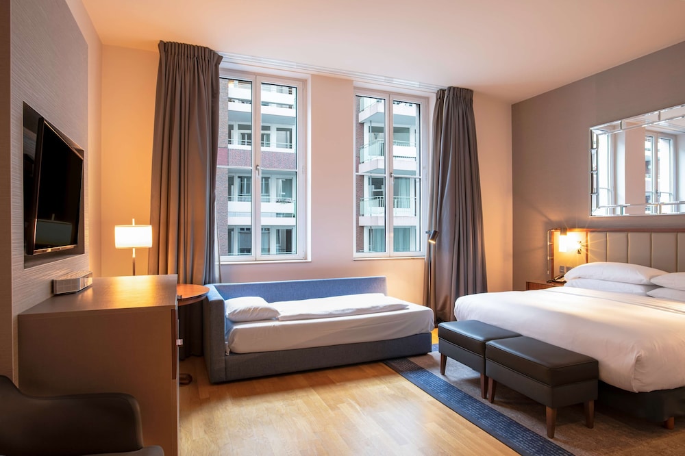 Hilton Cologne — Hotel rooms in Cologne, North Rhine-Westphalia