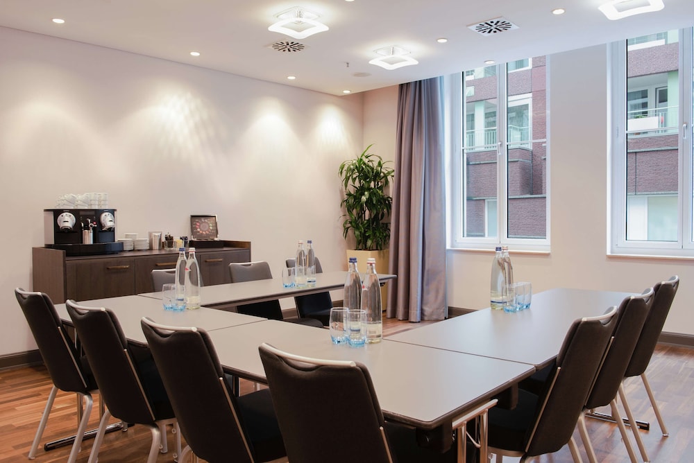 Hilton Cologne — Hotel building in Cologne, North Rhine-Westphalia