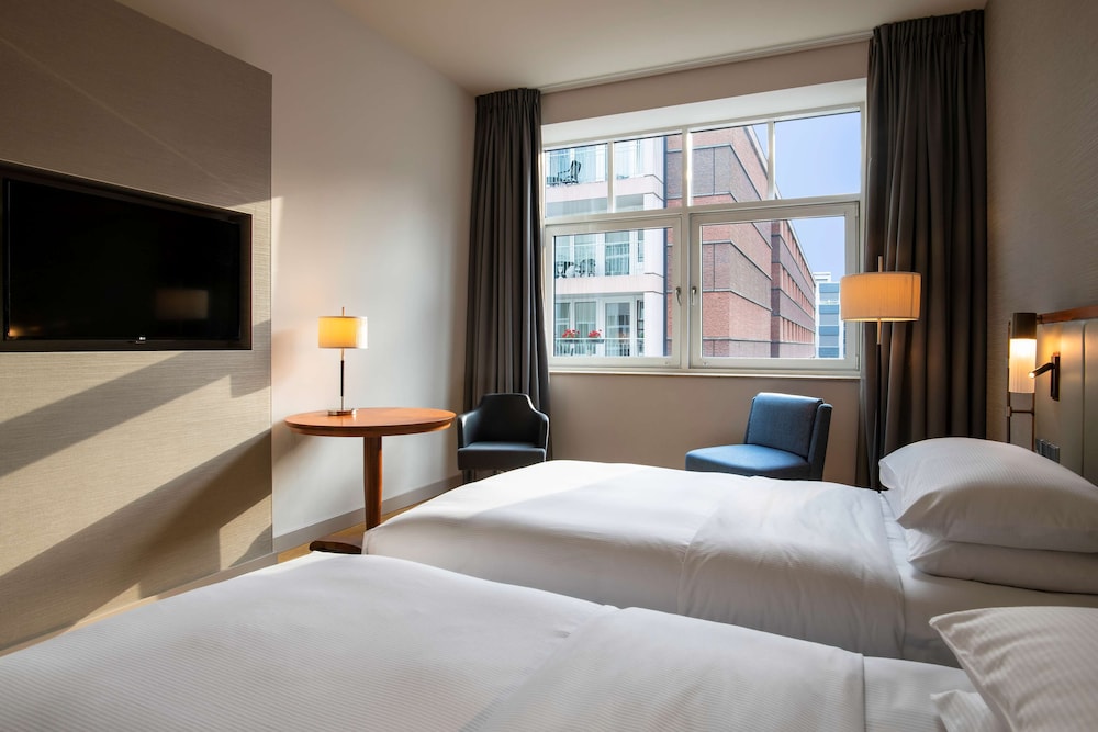 Hilton Cologne — Hotel rooms in Cologne, North Rhine-Westphalia